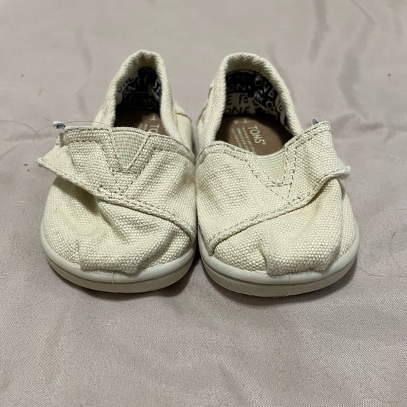 *SOLD*Tom’s Canvas Baby Shoe - Picture 1 of 3